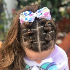 1st Grade Girl Hairstyles, Toddler Hairstyles Girl With Bow, Girls Hair Ideas For School, Toddler Beach Hairstyles, Hair Styles For Kindergarteners, One Bow Hairstyles Toddler, First Grade Hairstyles Girl, Easy Hairstyles For Girls Kids Simple, Prek Hairstyles