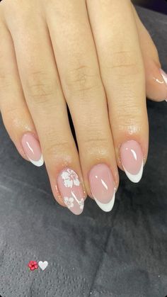 Gel X Nail Designs Flowers, Summer Nail Inspo 2024 Almond Design, Nail Designs No Charms, Almond French Tips With Design, Elegant Nail Designs Almond Shape, Cute Summer Nail Inspo Almond, Cute Nail Designs On Short Natural Nails, French Tip Nails With Design Almond, Nail Inspo White French Tip