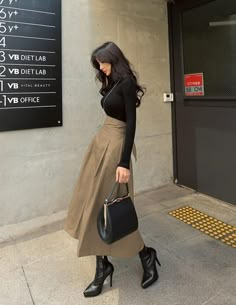 High Waist Versatile Skirt For Spring, Versatile High Waist Spring Skirt, Versatile High-waist Skirt For Spring, Versatile High Waist Skirt For Spring, Midi Skirt Y2k, Elegant Midi Skirt, Skirts Elegant, Korean Fashion Ideas, Skirt Aesthetic