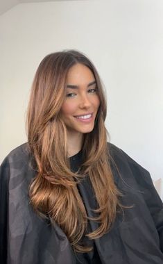 Light Brown With Layers, Oval Long Hair, Madison Beer Layered Hair, Madison Beer Haircut Bangs, Madison Beer Straight Hair, Madison Beer Haircut Layers, Madison Beer Hair Styles, Madison Beer Hair Color, Hair By Chrissy Brunette