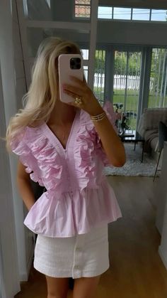 Collared Shirt Sweater Outfit, Love Shack Fancy Outfit, Preppy Pink Aesthetic, Stockholm Dress, Summer Outfits Trendy, Outfit Ideas Trendy, Cute Summer Fits, Fits Summer, Summer Outfits 2024