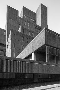 a black and white photo of a building