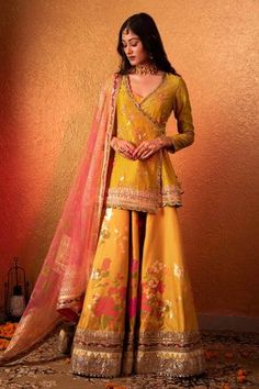 Shop for Moledro Yellow Silk Chanderi Kurta Lehenga Set for Women Online at Aza Fashions Reka Bentuk Blaus, Long Blouse Designs, Kurta Lehenga, Yellow Lehenga, Chanderi Kurta, Lehenga Blouse Designs, Gaun Fashion, Indian Dresses Traditional, Traditional Indian Outfits