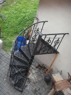 an aerial view of a spiral staircase in the back yard, looking down at it