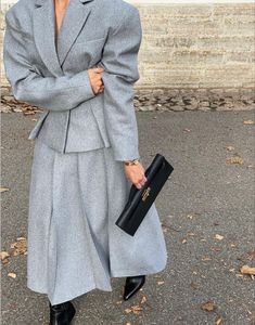 Long Skirt Suits, Grey Pleated Skirt, Womens Skirt Suits, Fashion Stand, Middle Age Fashion, Woman Suit Fashion, Full Dress, Outfits Winter, Suit Fashion