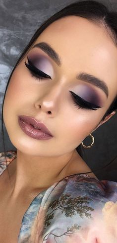 Makeup Ideas With Purple Dress, Wedding Makeup Lilac, Bridal Makeup Purple Smokey Eye, Bridal Eye Look, Neutral Purple Eye Makeup, Soft Purple Eye Makeup Wedding, Lilac Wedding Makeup, Makeup Looks For Purple Dress Wedding, Makeup Looks With Purple