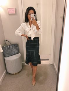 Fall petite workwear from Ann Taylor petites Spring Outfit Women, Petite Work Outfits, Mode Shoes, Fashionable Work Outfit, Lawyer Fashion, Look Office, Professional Work Outfit, Office Outfits Women, Summer Work Outfits