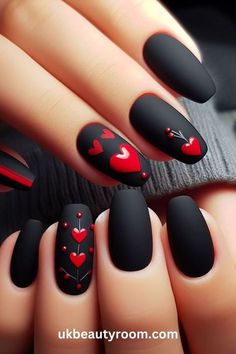 Black Color Nail Art, Black Red Nails Ideas, Pink Nails With Art, Black White Pink Nails, Valentine’s Day Nail Art, Nail Art Designs Heart, Black Nails With Pink, Nail Art Designs Black, Valentines Day Nails Designs