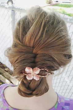 Love this Posie Flexi hair clip in the rose gold finish! Perfect in this Fishtail braided bun! | drop bun | fishtail braid | #fishtailbraid #braids #updos Easy Fishtail Braid, Braids For Beginners, Fishtail Braids, Everyday Hair, Fishtail Braid, Veil Hairstyles, Braided Bun, Wedding Hairstyles Updo, Retro Hairstyles