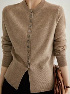 How To Have Style, White Collared Blouse, Moda Chic, Fitted Cardigan, Button Sweater, Button Front Cardigan, Coffee Brown, 가을 패션, Casual Sweaters