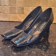 "Cute pair of vintage Paul Melian London black leather heels. Patent leather toe cap and a wide funky heel. All leather shoes including soles. Made in Spain. Great vintage shape with some light wear. A few minor dings on toe. Size 7.5 Leather uppers and soles Made In Spain Heels 2½\" Width 3\"" Retro Black Heels With Square Toe, Black Cap Toe Heels, Retro Square Toe Leather Heels, Retro Leather Heels With Square Toe, Vintage Heels With Padded Heel And Square Toe, Retro Black Leather Court Shoes, Black Retro Leather Court Shoes, Vintage Leather Cap Toe Heels, Vintage Black Leather Court Shoes