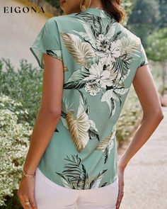 Printed Non-stretch Tops For Vacation, Non-stretch Printed Tops For Vacation, Summer Stretch Printed Blouse, Non-stretch Crew Neck Top For Beach, Chic Split Neck Top For Vacation, Chic Split Neck Tops For The Beach, Stretch Split Neck Blouse, Non-stretch Short Sleeve Blouse For Beach, Summer V-neck Blouse With Tropical Print