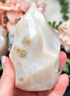 Super cute and detailed white and gray sardonyx agate flames from Madagascar. Overall they have a white, gray vibe, but there are also tan details in some, and the center one has some dark lines as well. You have to take a look at the detailed lines. Gray Vibe, Supplements Packaging, Witchy Women, Minerals Crystals Rocks, Crystal Carving, Crystal Magic, White Agate, Crystal Design, Crystal Meanings