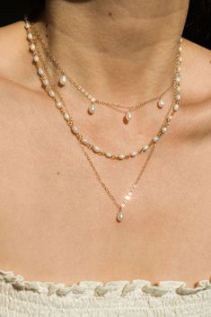 Gold And Pearl Layered Necklace, Layering Pearl Necklaces, Dainty Jewelry Layered, Layering Inspiration, Everyday Bracelets, Small Pearl Necklace, Rings Everyday, Dainty Necklace Layered, Layered Pearl Necklace