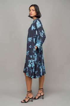 Blue dress with garden print, kimono sleeves and pleated back. - Aza Fashions Blue Garden, Kimono Sleeves, Garden Print, Leh, Kimono Sleeve, Women Dresses, Aza Fashion, Blue Dress, Three Quarter