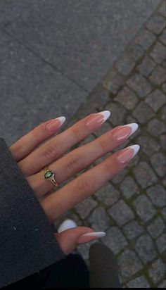 Pointy French Manicure, French Tips Nails Almond Shape, Cute Nails Acrylic Oval, Pretty Simple Nails Acrylic Almond, Medium Length Nails Almond Shape, Nutreal Acrylic Nails, Nail Shapes Almond French Tip, Pointy Almond French Tip, Elegant Minimalist Nails