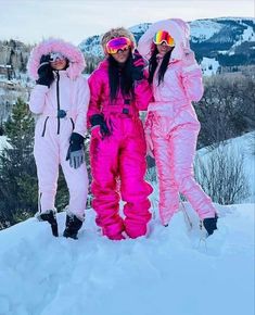 Ski Suit Black Women, Aspen Colorado Black Women, Cabin Trip Ideas Friends, Aspen Birthday Trip, Colorado Birthday Trip, Snowsuit Outfit Black Women, Ski Outfits Black Women, Winter Bday Ideas, Aspen Colorado Winter Outfits