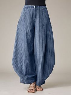 Gaun Peplum, Japanese Construction, Japanese Trousers, Striped Harem Pants, Sukienki Maksi, Japanese Clothing, Construction Workers, Balloon Pants, Moda Chic