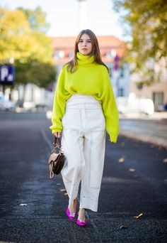 Let Your Neon Turtleneck Sweater Do the Talking Moda Academia, Pullover Outfit, Outfit Plan, Beige Blazer, Looks Street Style, Spring Fashion Trends, Winter Outfits For Work