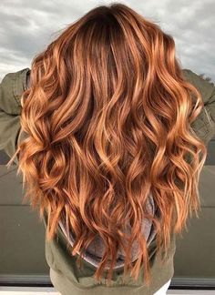 Looking for a change in this fall? We have hunted down the best 7 Gorgeous Fall Hair Colors to try in this fall season. These colors are suitable for every skin tone to get a head-turning effect. pick a suitable fall color from the lest above. #hairstyles #haircolor #hairtrends Balayage Tones, Red Hair With Blonde Highlights, Balayage Hair Color Ideas, Balayage Hair Color, Red Balayage, Red Blonde Hair, Perfect Hair Color