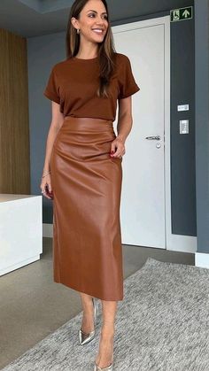 Female Lawyer Fashion, Female Lawyer, Brown Leather Skirt, Lawyer Fashion, Dressy Outfit, Lawyer Outfit, Autumn Wardrobe, Office Outfits Women, Elegante Casual