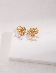 Elegant Leaf-shaped Formal Earrings, Elegant Leaf-shaped Earrings For Formal Occasions, Elegant Leaf-shaped Earrings, Elegant Leaf-shaped Jewelry With Matching Earrings, Elegant White Leaf-shaped Earrings, Freshwater Pearl Drop Earrings, Gold Leaf Earrings, Freshwater Pearls Earrings, Pearl Color