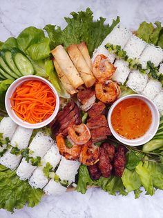 The soft banh hoi, the crunch of vegetables and the succulence of the meats create a delightful eating experience with this board! Banh Hoi Platter, Vietnamese Buffet Party, Banh Hoi Recipe, Asian Buffet Ideas, Vietnamese Platter, Vietnamese Appetizers For Party, Vietnamese Catering