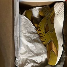 Brand New Ships With Original Box 100 % Authentic Shoes Nike Air, Nike Gold, Nike Air Huarache, Air Huarache, Shoes Nike, Woman Colour, Womens Shoes Sneakers, Nike Shoes, Nike Women