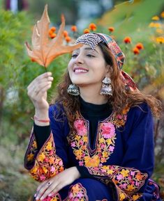 Kashmiri Outfits For Women, Gown Dress Party Wear, Rajasthani Dress, Wedding Couple Photos, Afghan Clothes, Indian Tv Actress, Best Pose For Photoshoot, Men Stylish Dress