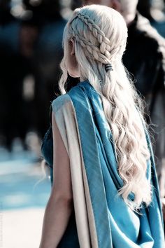 Emilia Clarke Daenerys, Daenerys Targaryen Hair, Daenerys Hair, Targaryen Hair, Khaleesi Hair, Emilia Clarke Daenerys Targaryen, Different Braids, Sew In Hairstyles, Loose Waves Hair