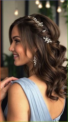 Curly Wedding Hair Medium Length, Bridal Look Hairstyles, Simple Wedding Hair For Medium Length, Simple Half Up Half Down Wedding Hair Medium Length, Engagement Hairstyles Medium Hair, Hair Styles For Wedding Medium Length, Brunette Bridesmaid Hair Half Up, Cute Hairstyles For Medium Hair For Weddings, Hairstyle Bridesmaid Half Up