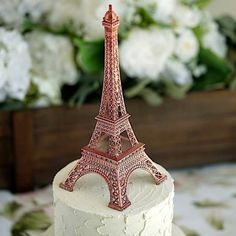 there is a cake with the eiffel tower on it