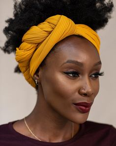 Get the perfect side twist with Nnenna using our Ribbed Head Wrap in Honey. Elevate your style! Wrap Aesthetic, Headwrap Tutorial, Short Curly Hairstyles