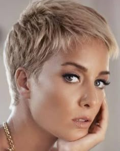 Short Blonde Haircuts, Very Short Hair, Penteado Cabelo Curto, Short Pixie Haircuts, Short Pixie Cut, Pixie Haircuts, Short Blonde