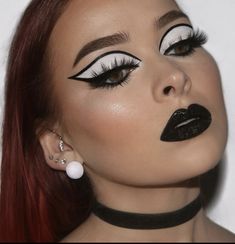 Retro Makeup, Super Shock, Face Art Makeup, Makeup Class, Instagram B, Graphic Liner, Edgy Makeup