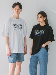 Editor's NotesThe casual half-sleeve T-shirt from Alvinclo features an oversized silhouette to wear comfortably.- Pullover closure- Graphic lettering print on the front- Dropped shoulder- Oversized fit- Versatile and casual itemMeasurements(in.)M/L/XL- Shoulder: 21.25 / 22.04 / 22.83 in.- Chest: 23.62 / 24.40 / 25.19 in.- Sleeve: 8.66 / 9.44 / 10.23 in.- Total length: 28.34 / 29.13 / 29.92 in.Composition & Care- 100% Cotton- Hand wash- Use neutral detergent- Do not bleach- Do not tumble Cotton Half Sleeve T-shirt With Letter Print, Casual Half Sleeve T-shirt With Letter Print, Streetwear Half Sleeve Tops With Letter Print, Half-sleeve Tops With Letter Print For Streetwear, Half Sleeve Tops With Letter Print For Streetwear, Trendy Half Sleeve Graphic Print T-shirt, White Half-sleeve T-shirt With Letter Print, White Half Sleeve T-shirt With Letter Print, Summer Half Sleeve Letter Print T-shirt