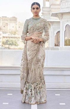 Indian Wedding Inspo - Imgur Sabyasachi Sarees, Dr Martens Outfit, Outfits Primavera, Chique Outfit, Saree Bollywood, Vans Outfit, Ghagra Choli, Indian Couture