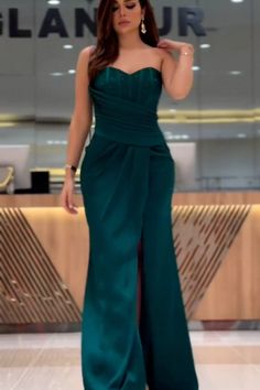 Kaufen Sie Grüne Abendkleider Lang Schlicht online bei babyonlinedress.de. Abiballkleider Günstig aus Chiffon nach maß zum Abiball gehen. Green Evening Dress With Sweep Train For Banquet, Green Bridesmaid Dress With Sweep Train For Banquet, Green Gown With Ruched Bodice For Prom, Green Prom Gown With Ruched Bodice, Green Maxi Dress With Sweep Train And Fitted Bodice, Green Chiffon Evening Dress For Banquet, Green Maxi Dress With Sweep Train For Prom, Chiffon Homecoming Dress With Sweep Train, Green Bridesmaid Dress With Sweep Train For Party