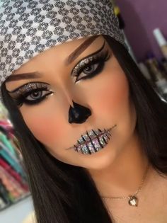 Glitter Halloween Makeup, Catrina Makeup, Beautiful Halloween Makeup, Glitter Bar, Holloween Makeup, Creepy Halloween Makeup, Cute Halloween Makeup, Halloween Makeup Diy, Halloween Beauty