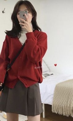 Red Knit Outfit, How To Style Cardigan Outfit Ideas, Red And Brown Outfit, Red Aesthetic Outfit, Pick Your Outfit, Peony Aesthetic, Rok Outfit, Street Outfits, Korea Beauty