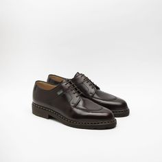 Derby laced-up shoeBurgundy cordovan leatherRubber soleReference: Avignon Griff II Cordovan Burg/I Paraboot Avignon, Cordovan Shoes, Avignon, Luxury Shop, Luxury Retail, Lace Up Shoes, Luxury Boutique, Loafer Shoes, Boat Shoes