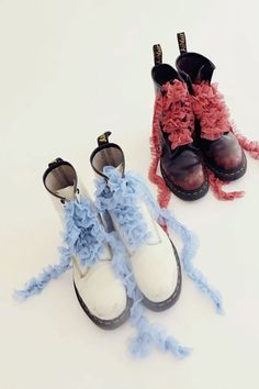 Halloween Fashion Outfits, Linen Style Fashion, Detail Couture, Mode Shoes, Diy Vetement, Upcycle Sewing, Shoe Inspo, Aesthetic Shoes, Clothing Details