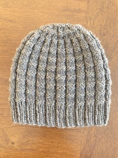 A Maker Heart: My Knit Diary and the Many Hats I've Made Beginning Knitting Projects, Knitting Patterns Hats Women, Crochet Mens, Crown Knot, Xmas Flowers, Easy Knit Hat, Animal Knitting