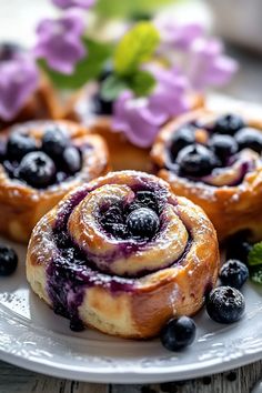 Blueberry Cinnamon Rolls Blueberry Strudel Muffins, Pretty Baking Recipes, Blueberry Glaze, Blueberry Cinnamon Rolls, Crescent Roll Dessert, Maple Icing, Cinnamon Scrolls, Blueberry Filling, Baked Breakfast Recipes