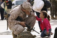 Its OK Daddy Soldier Homecoming, Military Boyfriend, Military Moments, Operation Gratitude, Expeditionary Force, Army Officer, Military Girlfriend