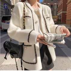 Beautiful Luxurious Soft Jacket Polyester Loose Fit For The Style Look! Comfortable And Soft Tags : Chanel / Free People / Anthropologie / Zara Luxury Cream Suits For Business Casual, Chanel Winter 2022 2023, Chanel Cashmere Cardigan, Jacket Coat Fashion, Cardigan Y2k, Outwear Fashion, Lazy Style, Cardigan Casual, Sweater Coat