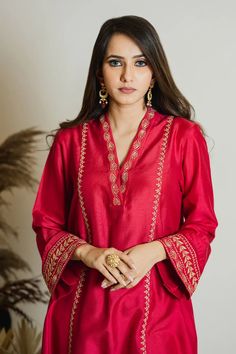 Kurta Designs Women Sleeves, Pakistani Bell Sleeves Suit, Bell Sleeves Kurti Pakistani, Red Kurta Women Indian, Red Pakistani Suit Party Wear, Red Suits For Women Indian, Red Suit Design, Red Kurti Design, Bell Sleeves Kurti