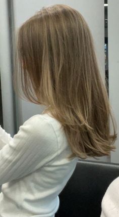 Blonde Layered Hair, Rambut Brunette, Straight Hair Cuts, Dirty Blonde Hair, Hairstyles For Layered Hair, Blonde Hair Inspiration, Hair Stylies, Haircuts For Medium Hair, Haircuts Straight Hair