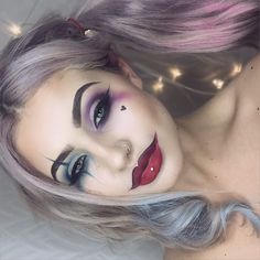 A digital media and commerce company that enables creativity through inspirational content and online classes. Harley Quinn Make-up, Maquillage Harley Quinn, Maquillage Halloween Clown, Halloween Makeup Inspo, Beautiful Halloween Makeup, Best Halloween Makeup, Makeup Zombie, Cat Halloween Makeup, Fantasy Make-up