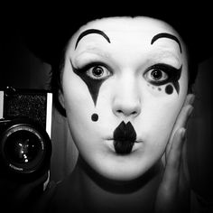 Mimo Mime Face, Black And White Clown, Mime Makeup, Pierrot Clown, Halloween Makeup Diy, Punk Makeup, Halloween Makeup Inspiration, Clown Faces, Vintage Clown